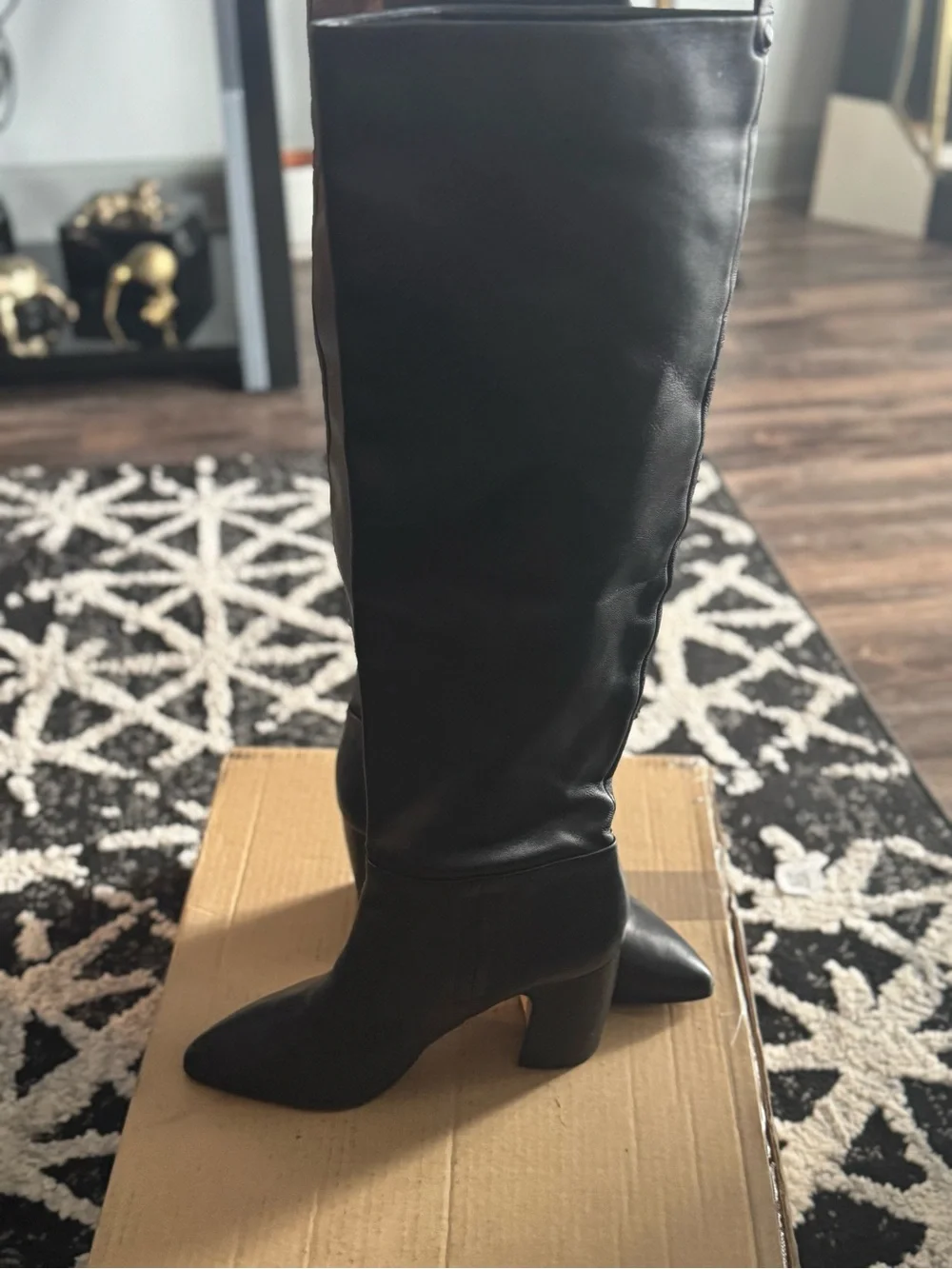 Sam Edelman Classic Black Knee-High Pointed Toe Boots - Women's Fashion size 9